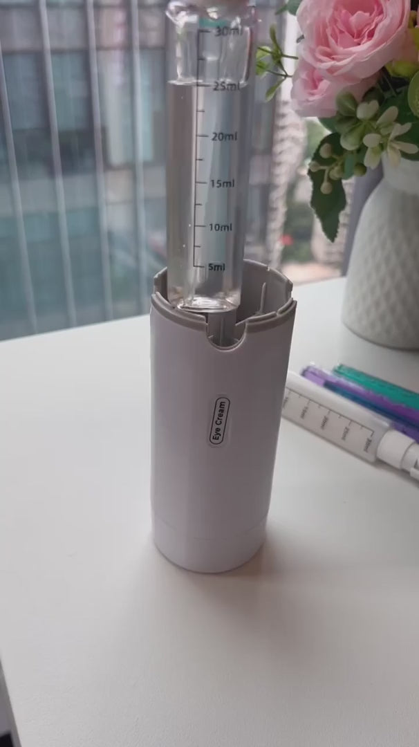 Trippora seyahat şişesinin 30 ml ölçekli bölmelerinin doldurulması